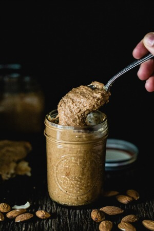 How to Make Almond Butter (Recipe)